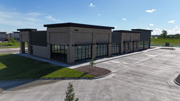 10100 Plum Dr, Urbandale, IA, For Lease, Image-3