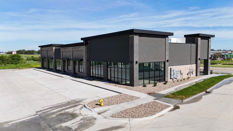 10100 Plum Dr, Urbandale, IA, For Lease, Image-4
