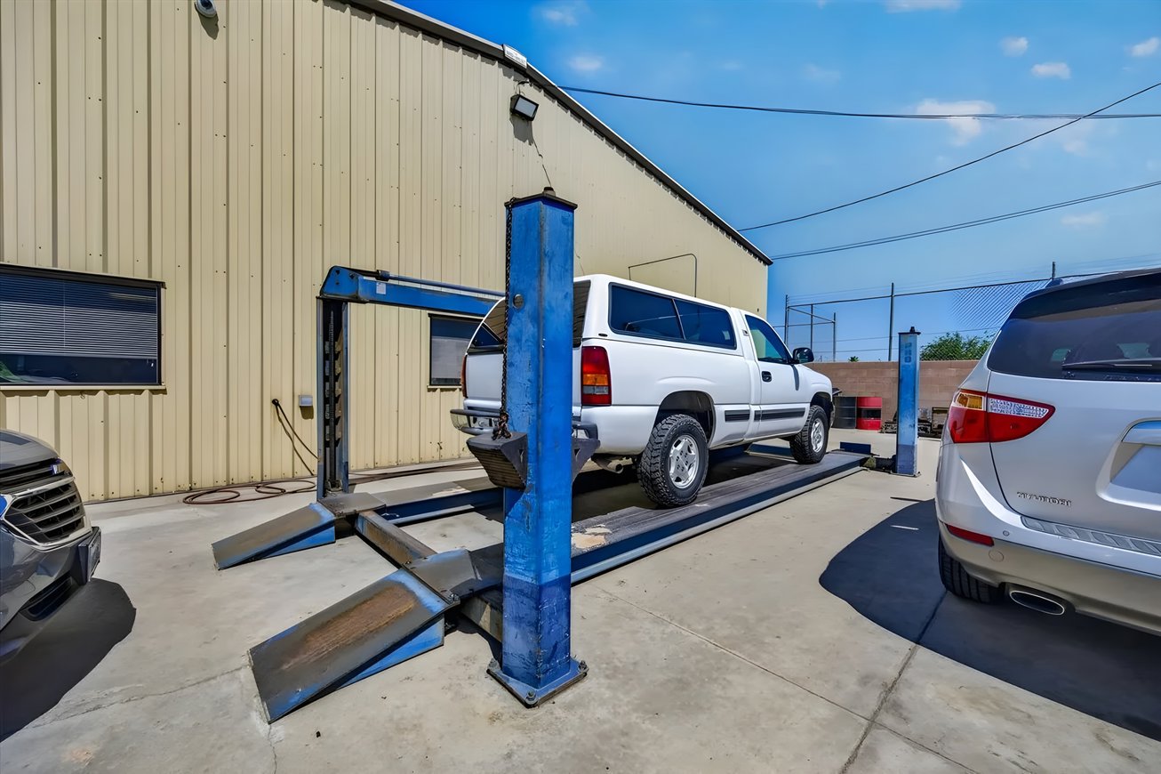 1017 North Maple Avenue Industrial