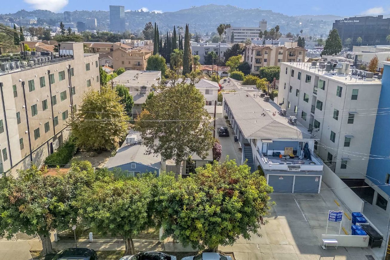 10814-10818 Blix St Multifamily