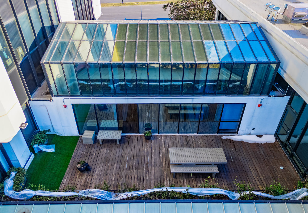 1111 W Mockingbird Office