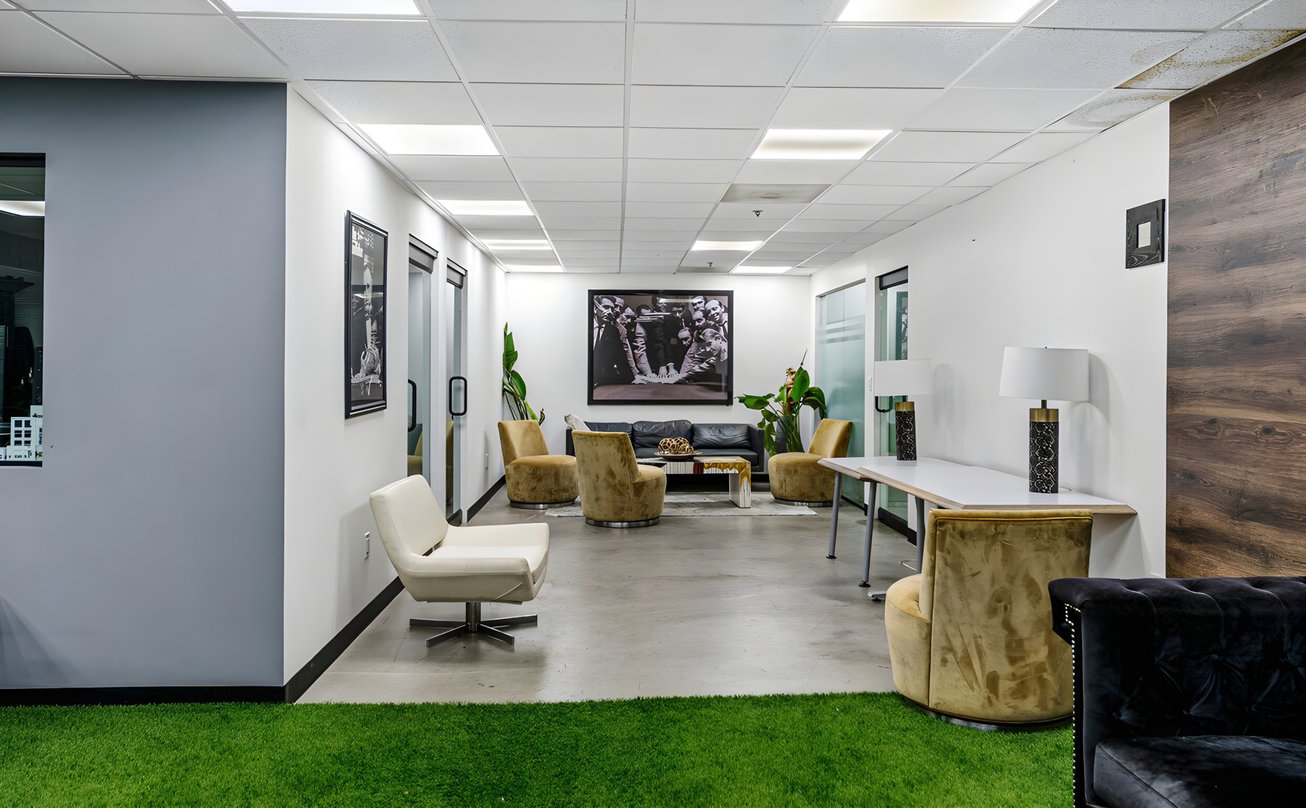 113 North San Vicente Boulevard Office