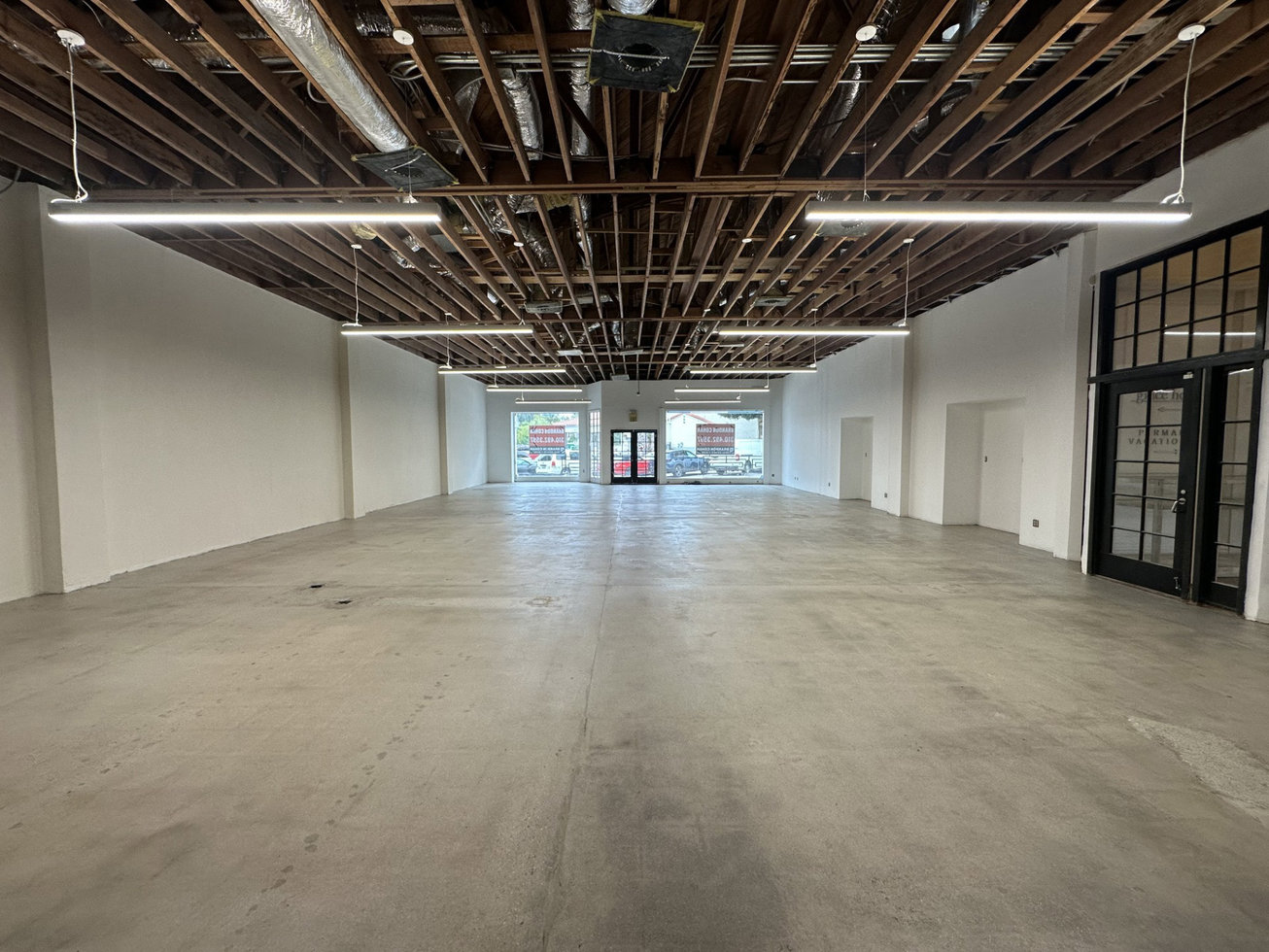11632 Barrington Court Retail