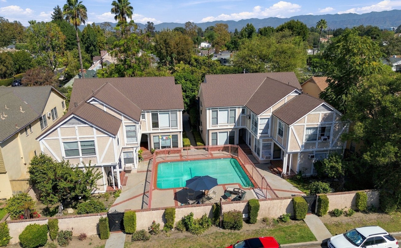11747-53 Moorpark St Multifamily