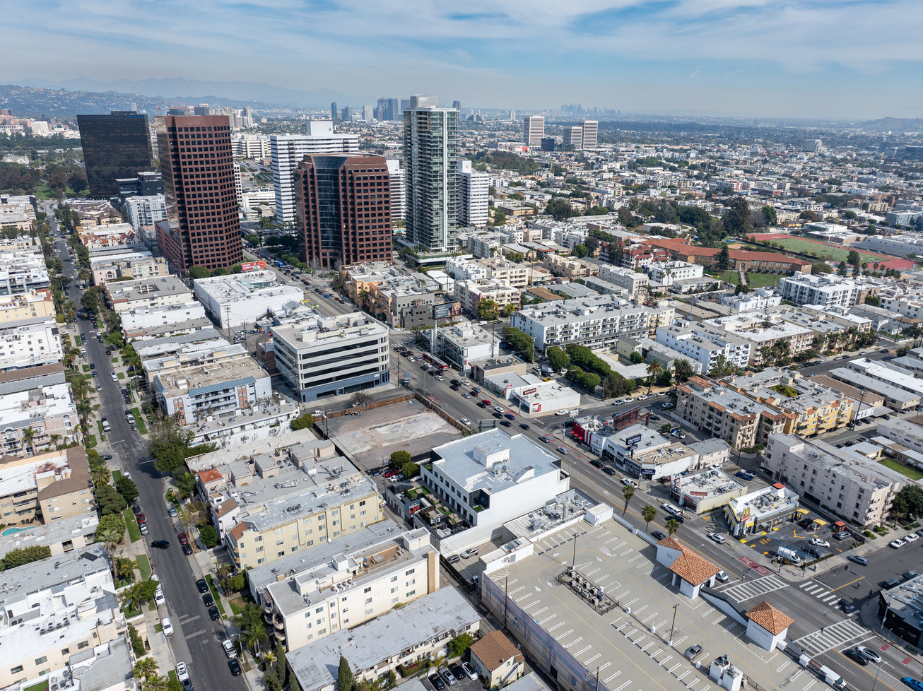 11925 Wilshire - Image 16