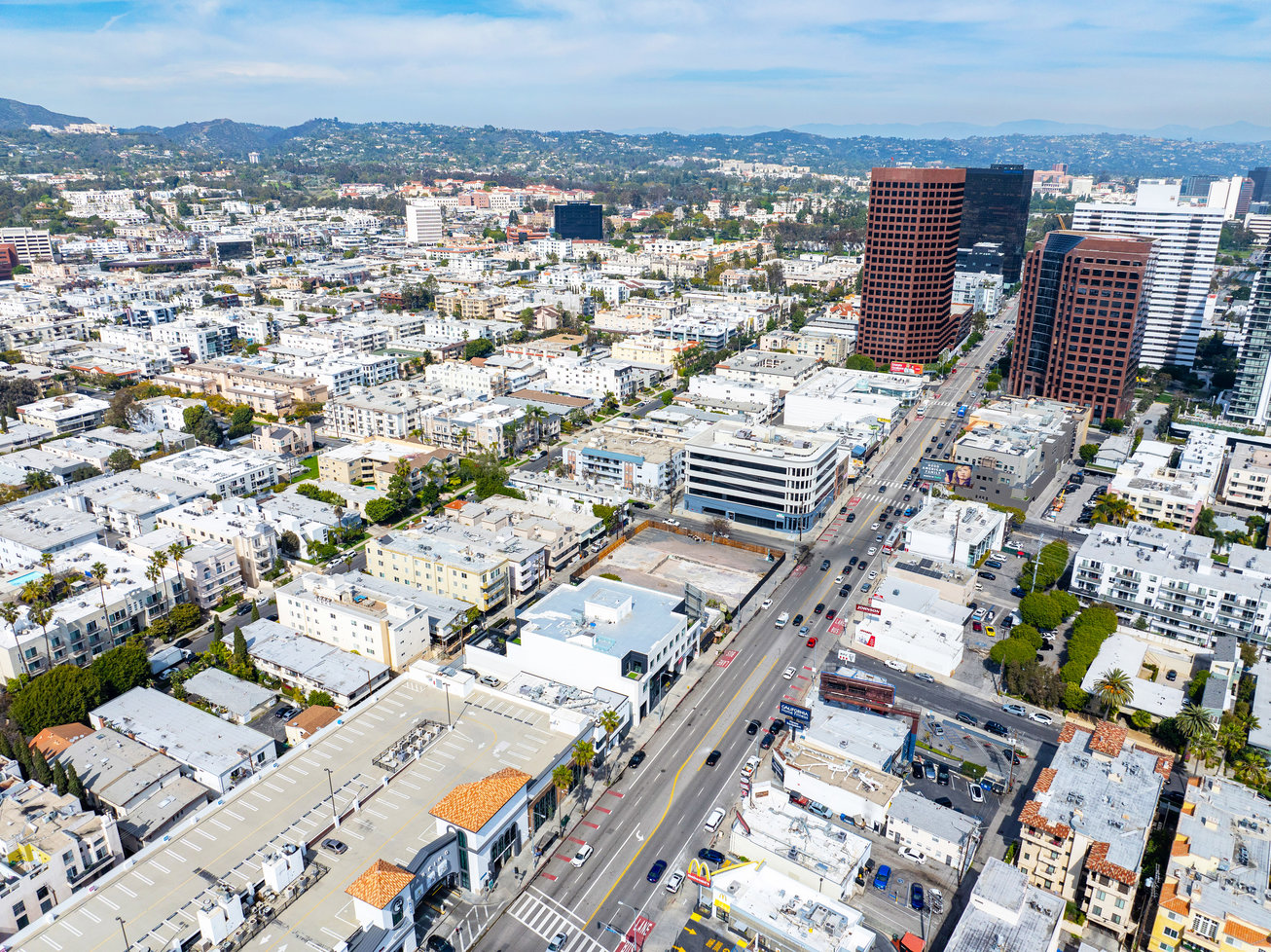 11925 Wilshire - Image 15