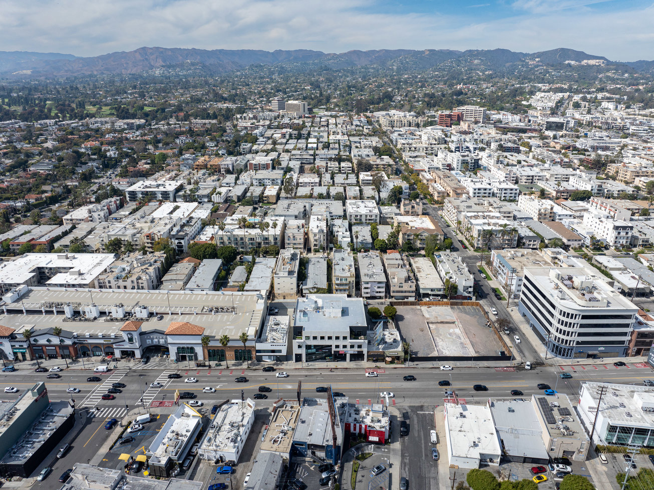 11925 Wilshire - Image 17