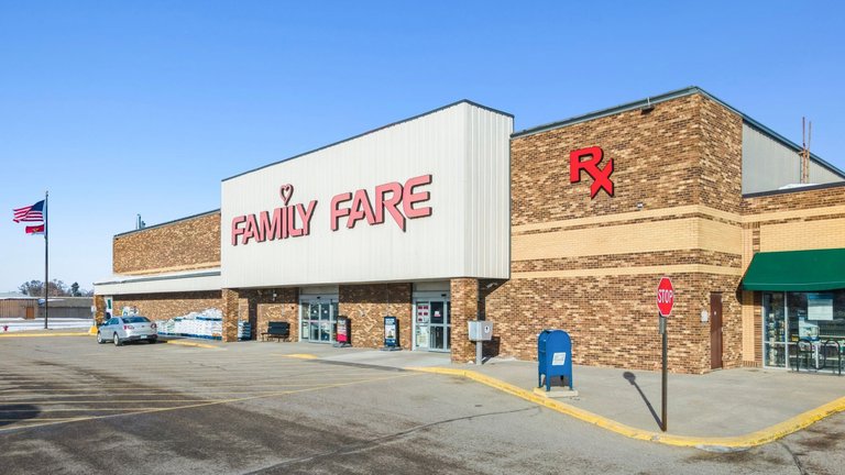 951-975 East Frontage Road, Litchfield, MN, For Lease, Image-1