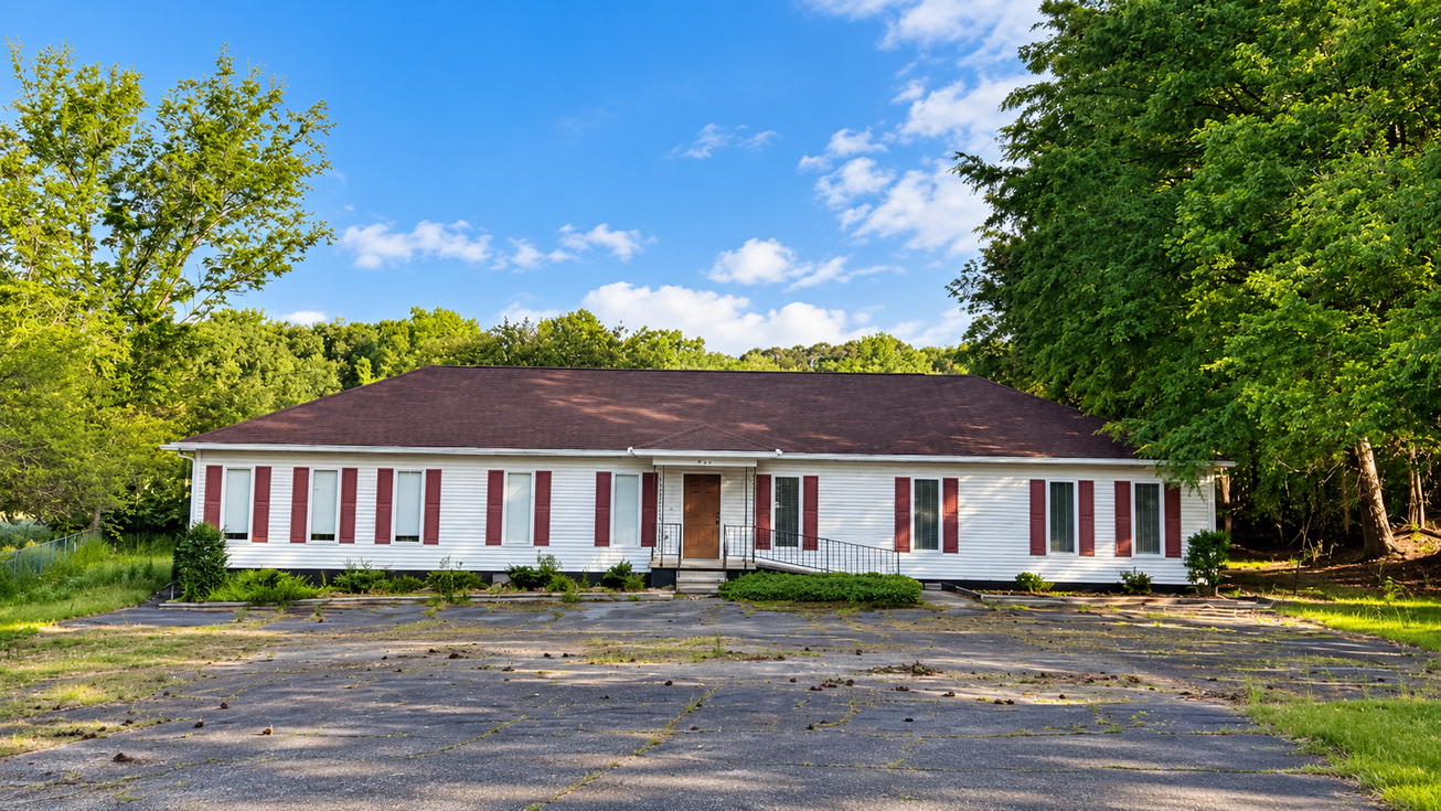 121 Sparta Highway Office
