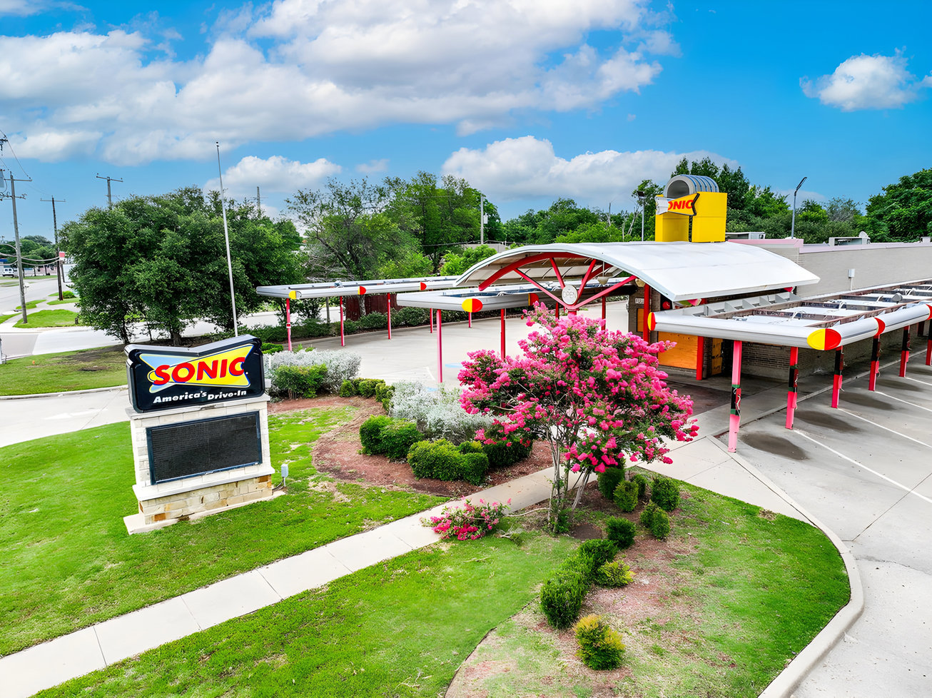 1300 W Pioneer Drive Retail