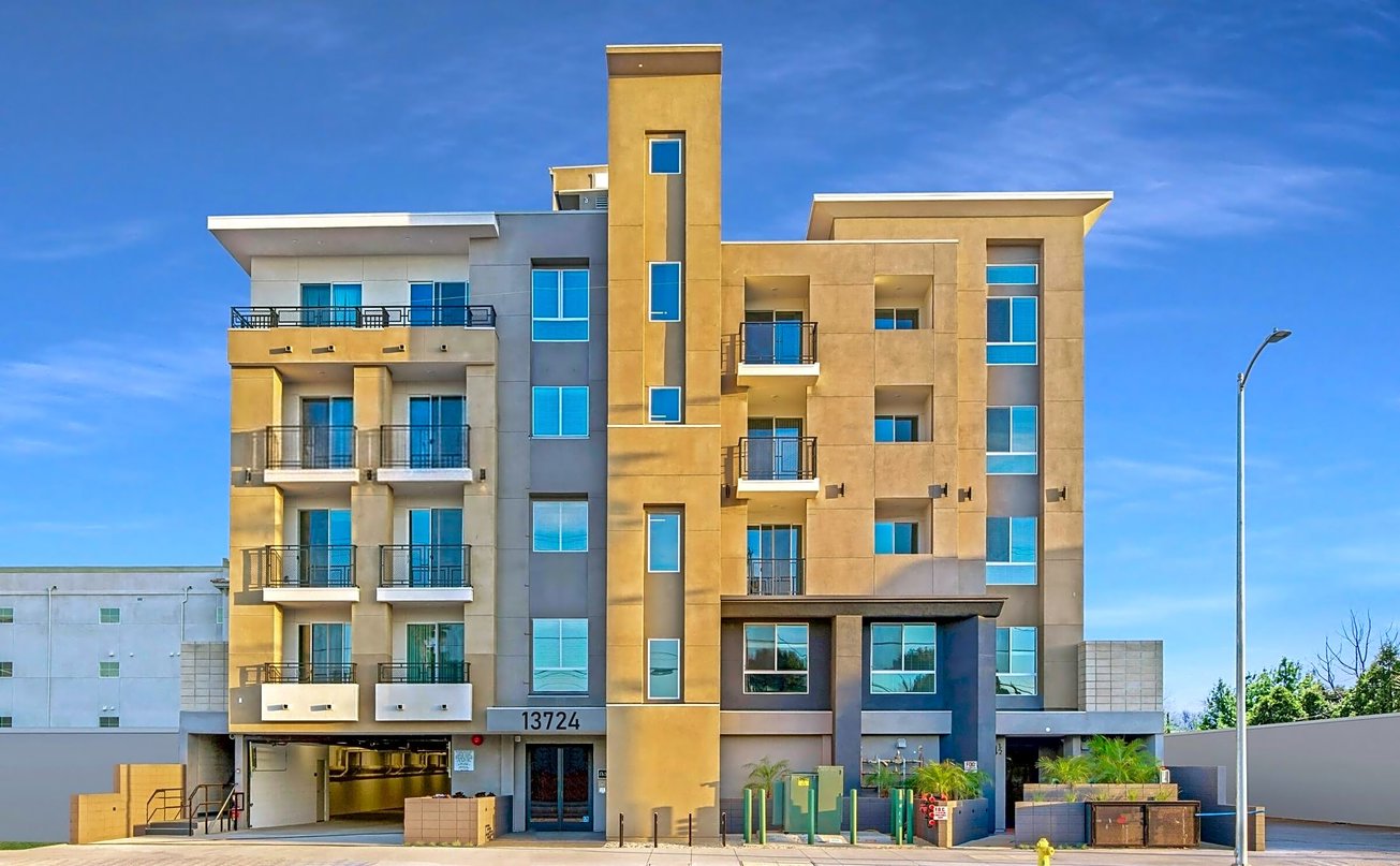 13724 Victory Blvd Multifamily