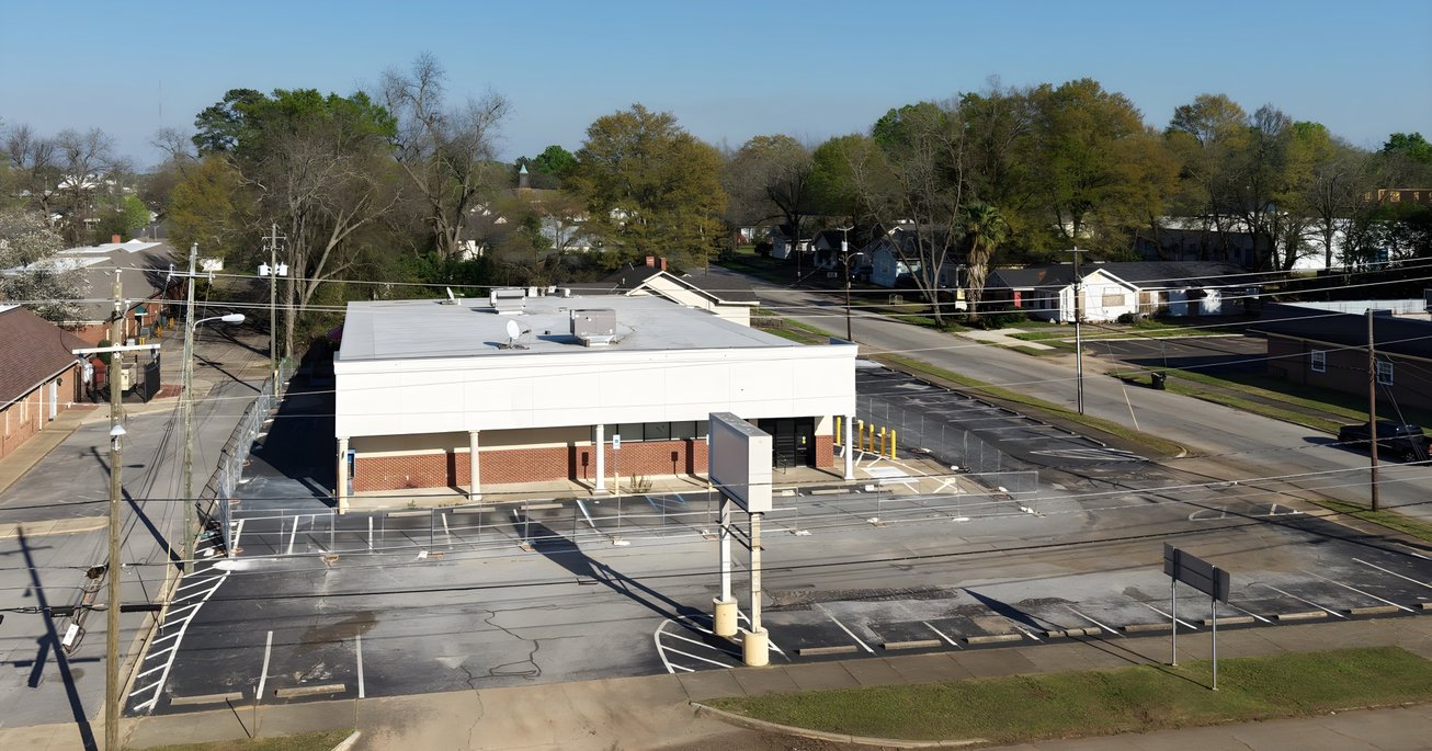 1525 Forest Avenue Retail
