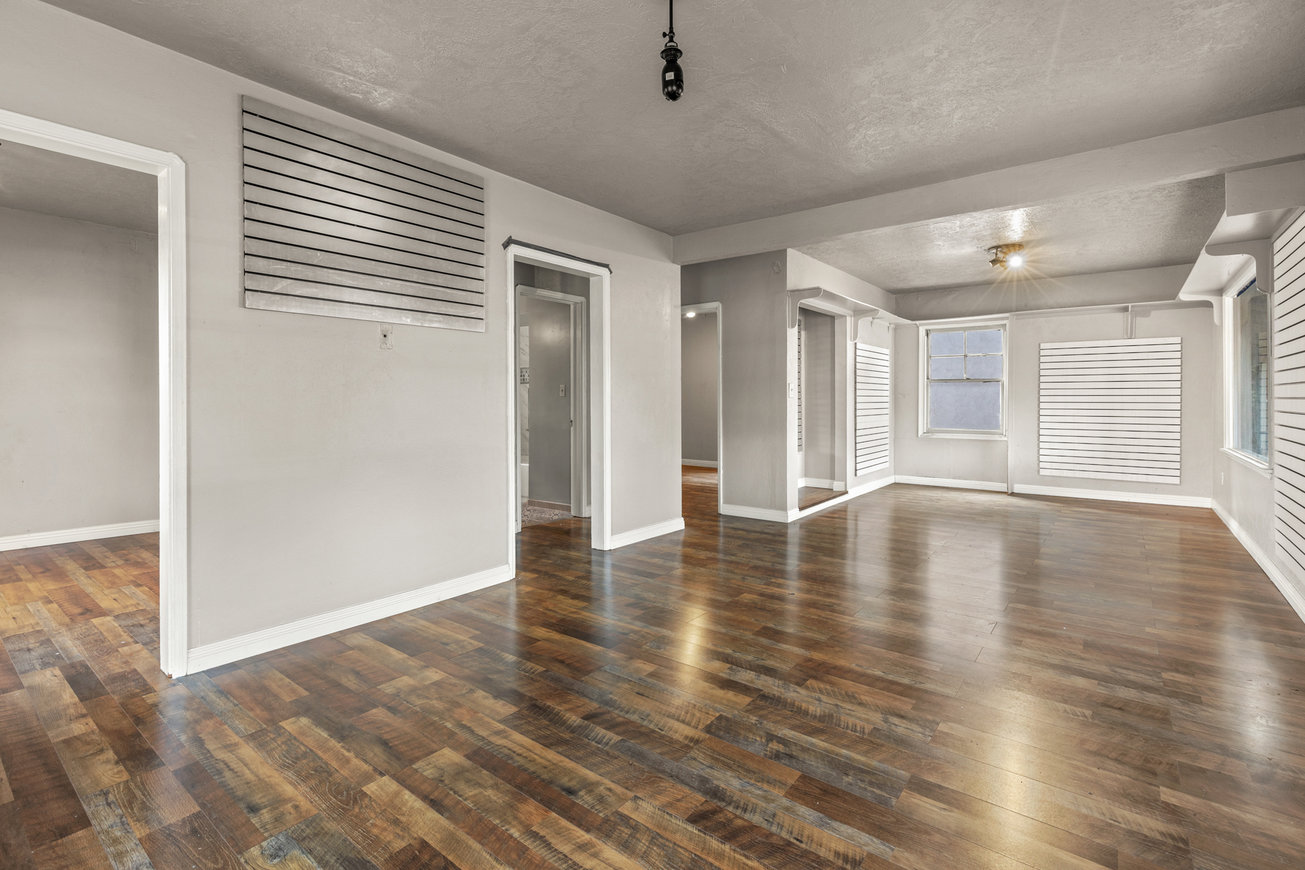 1824 Mangrove Avenue Office