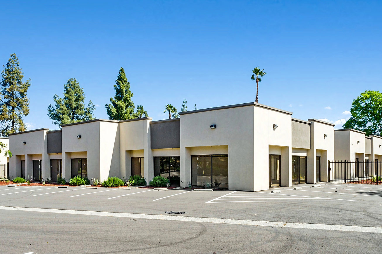 2002 North Gateway Boulevard Office