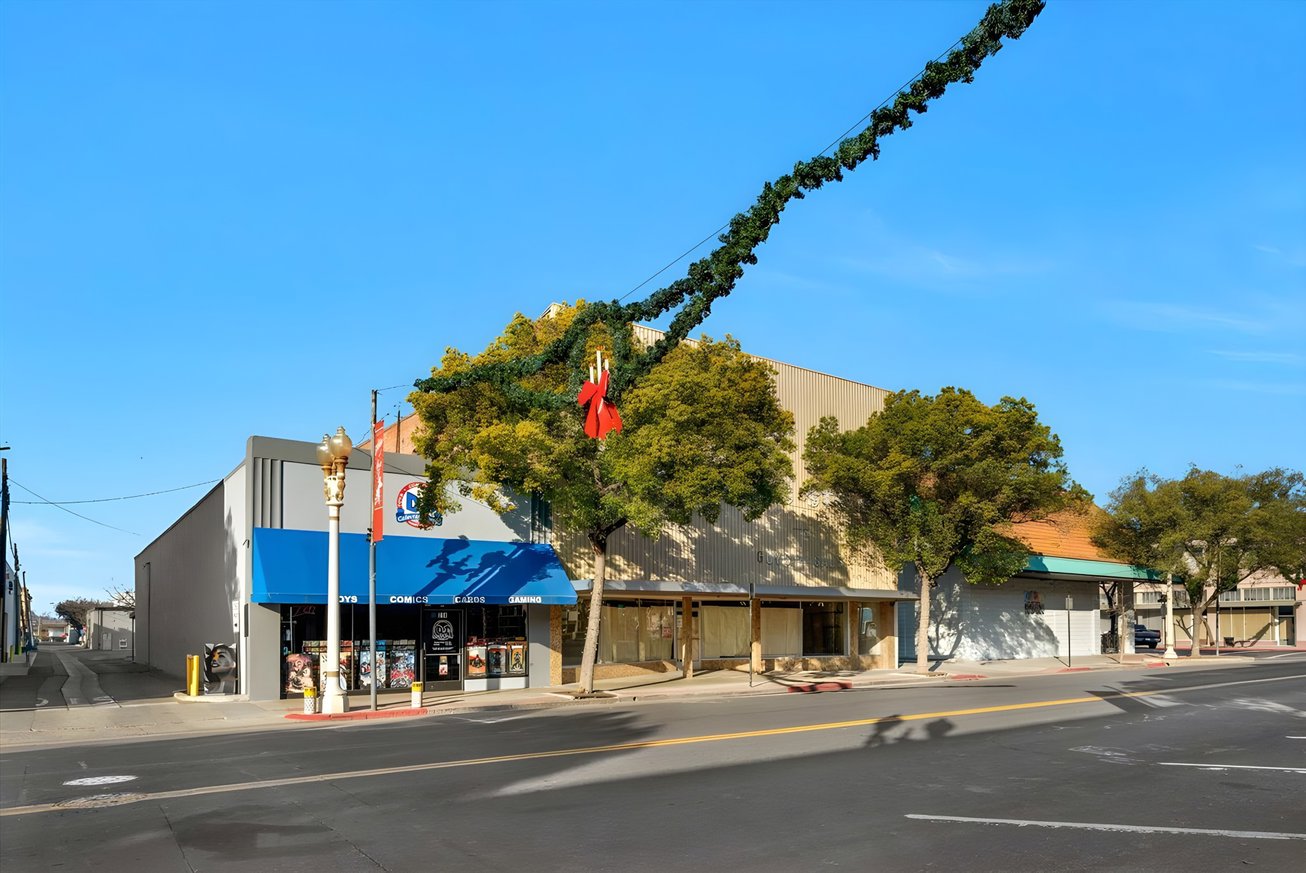 216 North Irwin Street, Hanford, CA, For Sale, Image-2