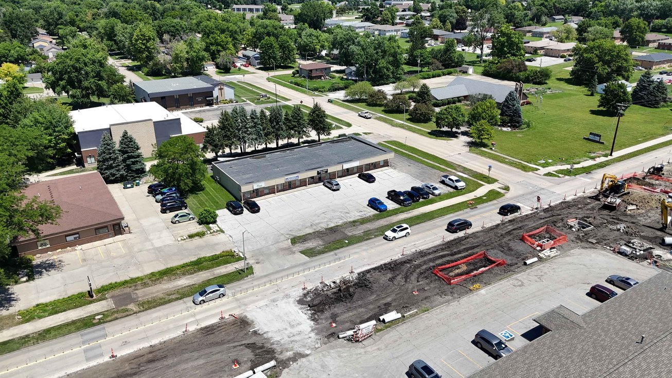 2202 W 1st St Retail