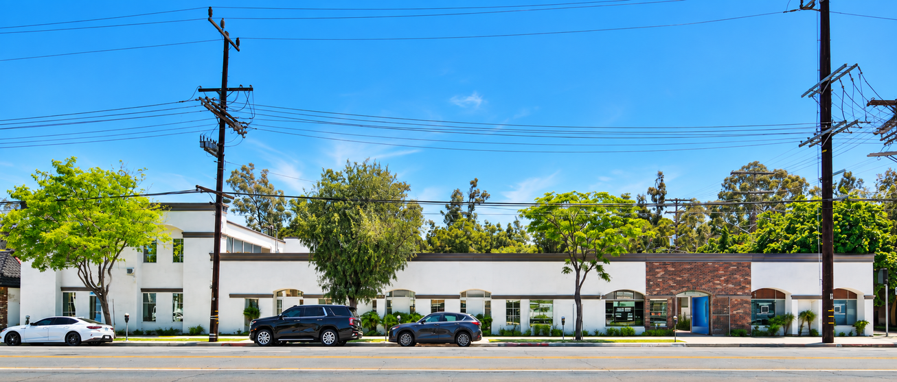 22554 Ventura Blvd Office