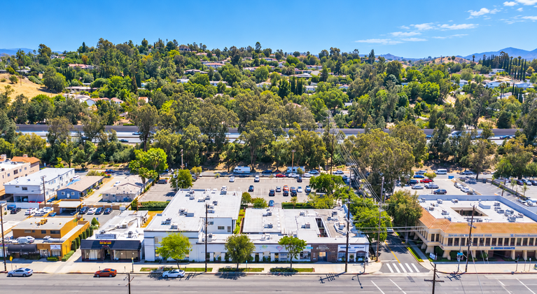 22554 Ventura Blvd, Woodland Hills, CA, For Lease, Image-1