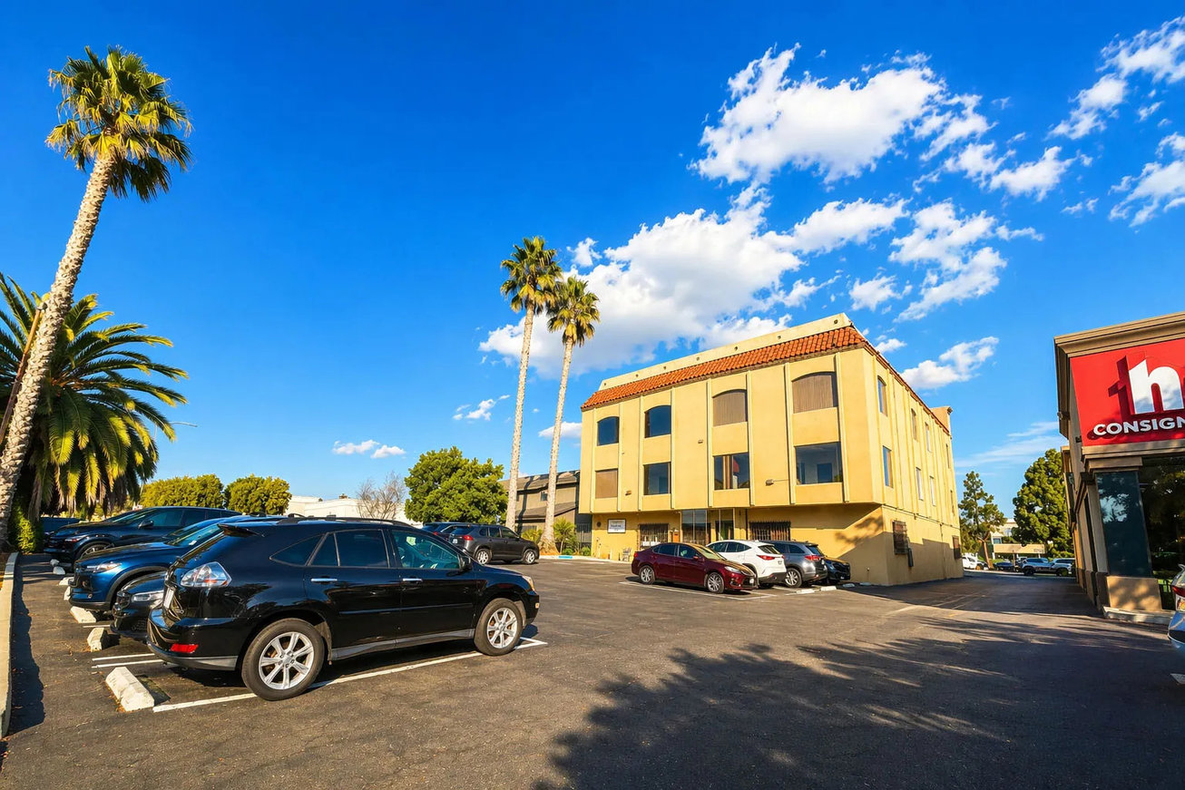 23639 Hawthorne Boulevard Office