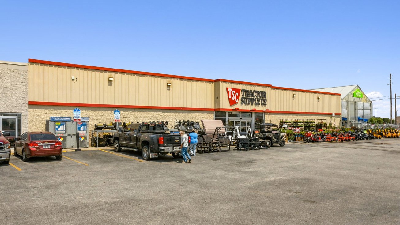 2500 N Saint Marys St Retail