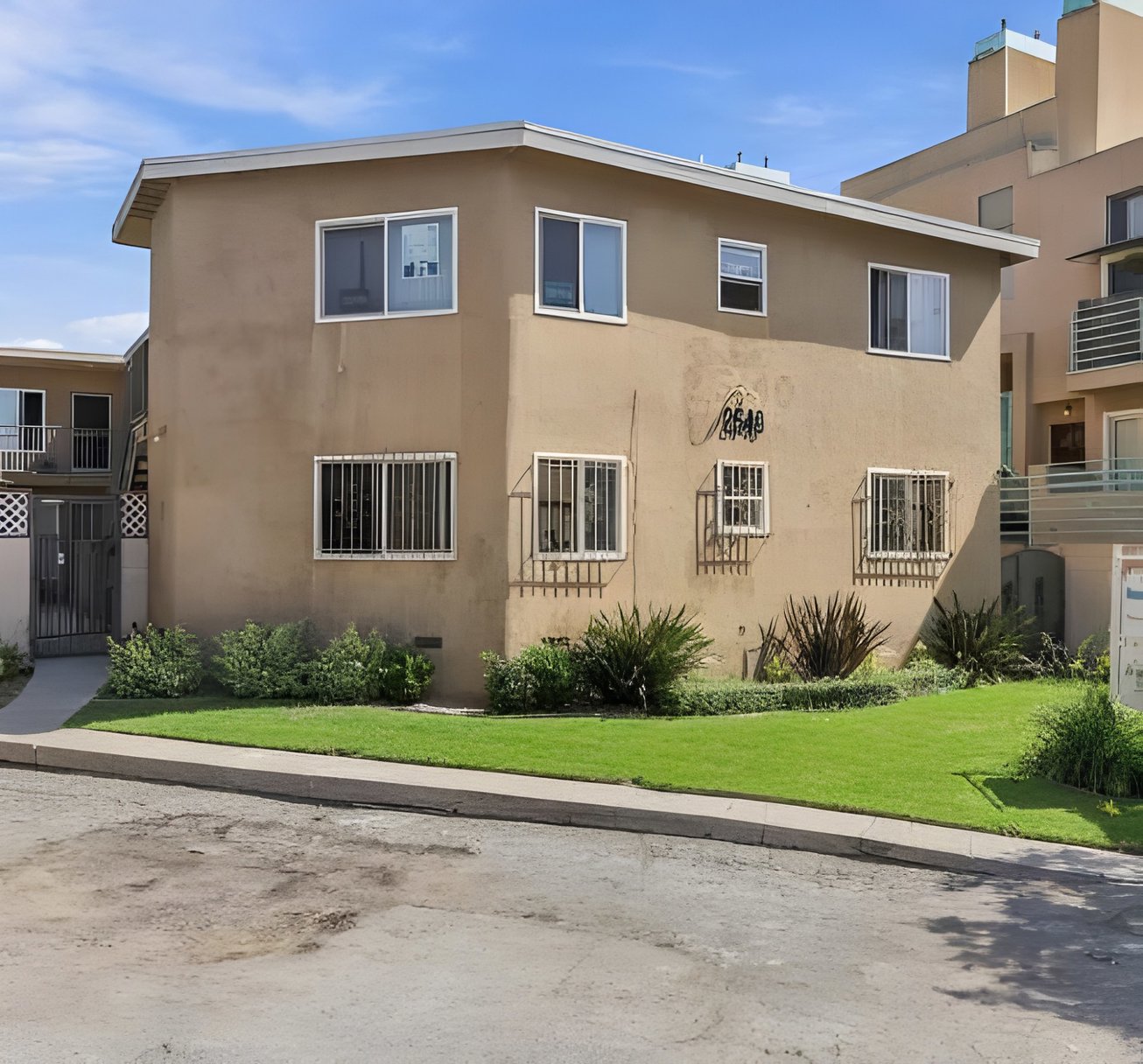 2540 South Barrington Avenue, Los Angeles, CA, For Sale, Image-2