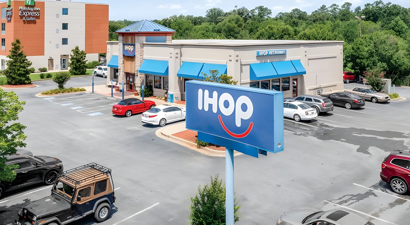 2598 North Columbia Street, 441 Retail