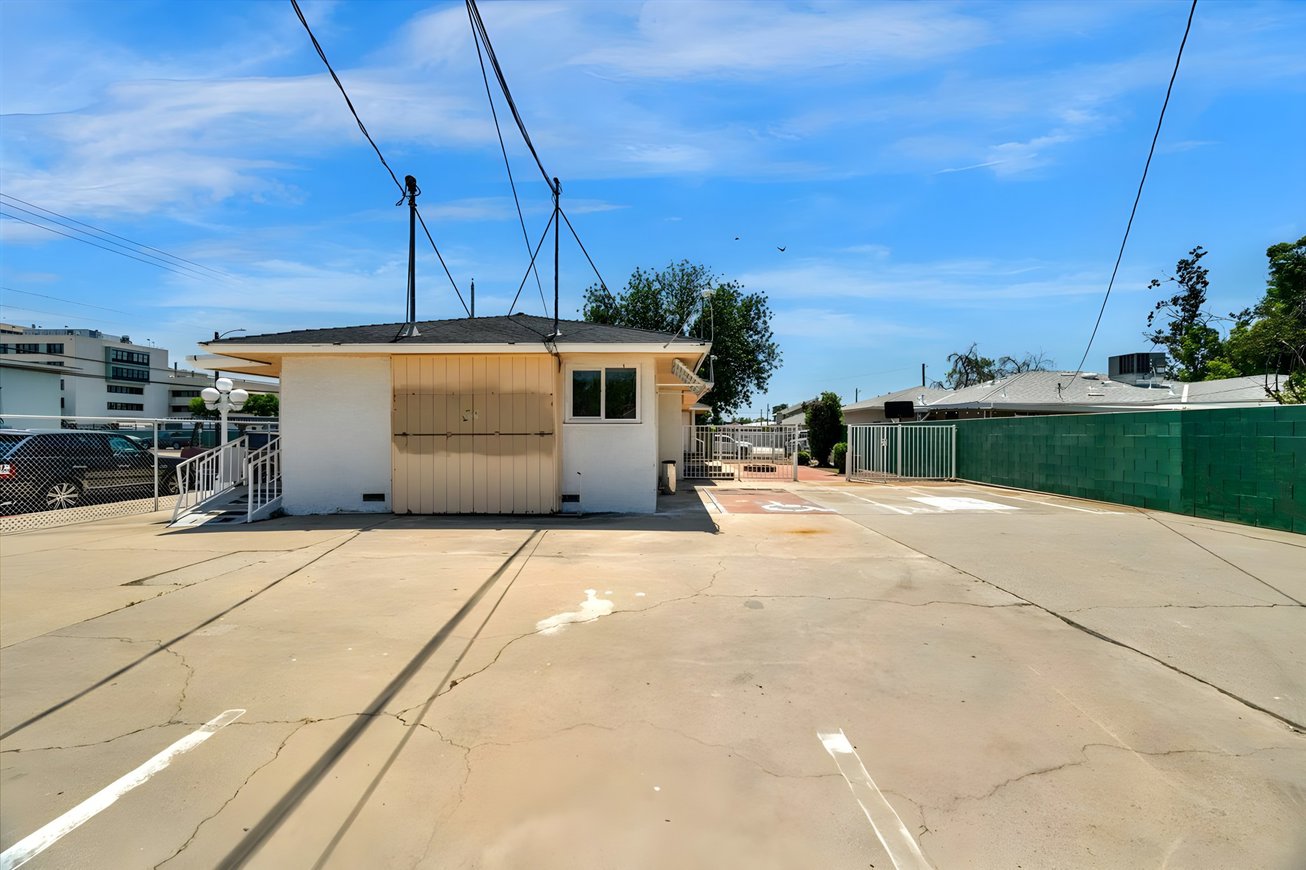 2611 North Fresno Street, Fresno, CA, For Sale, Image-2