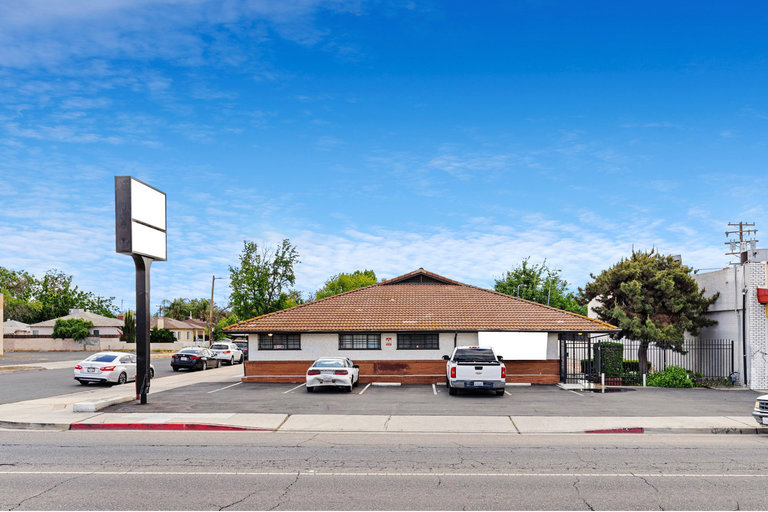 2632 North Blackstone Avenue, Fresno, CA, For Lease, Image-9