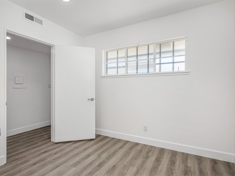 2632 North Blackstone Avenue, Fresno, CA, For Lease, Image-5