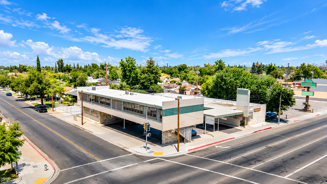 2811 North Blackstone Avenue Retail
