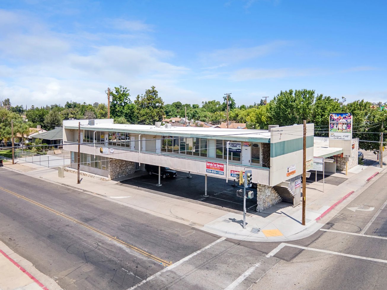 2819 North Blackstone Avenue Office