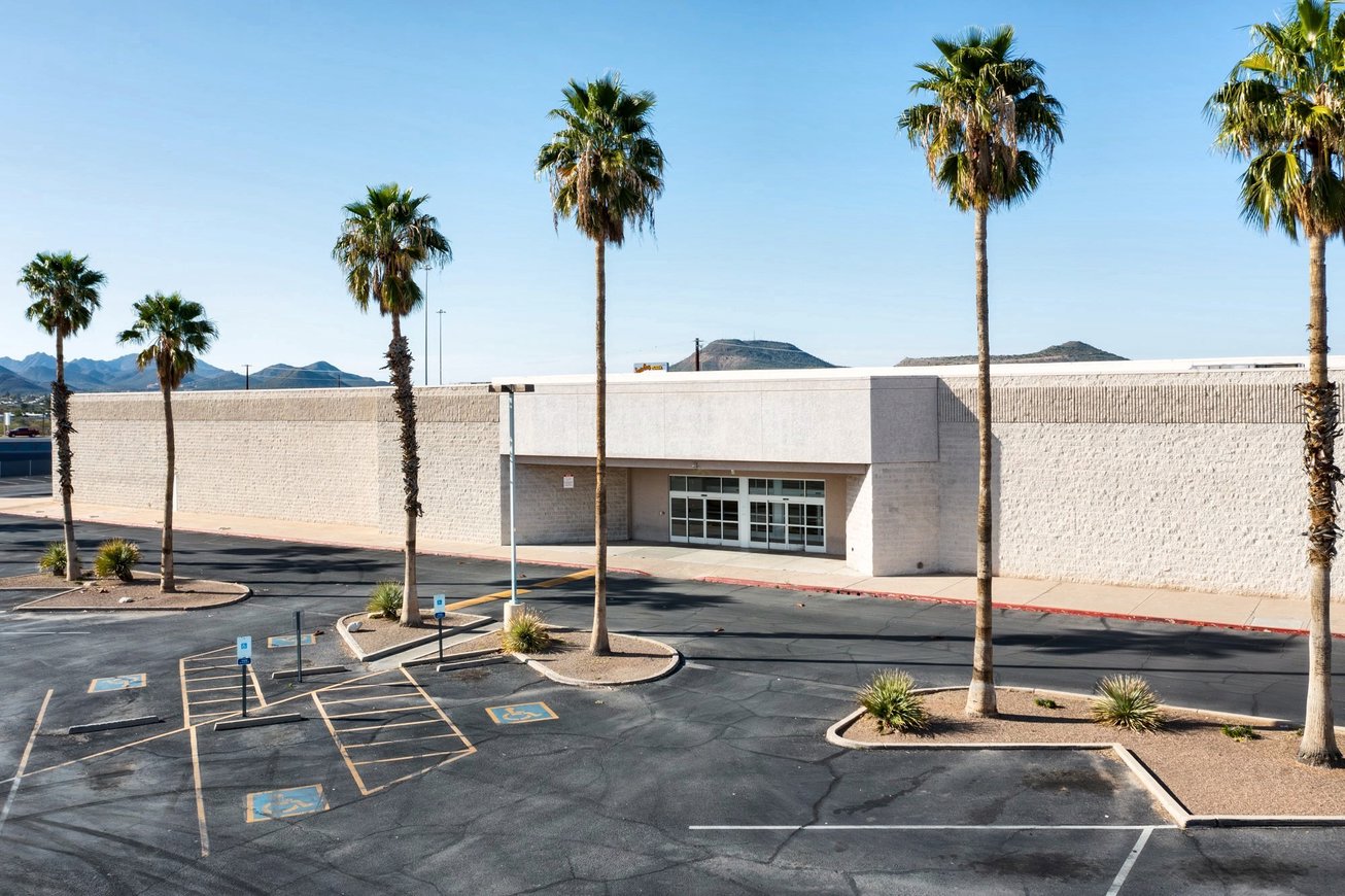 3660 S 16th Ave Retail