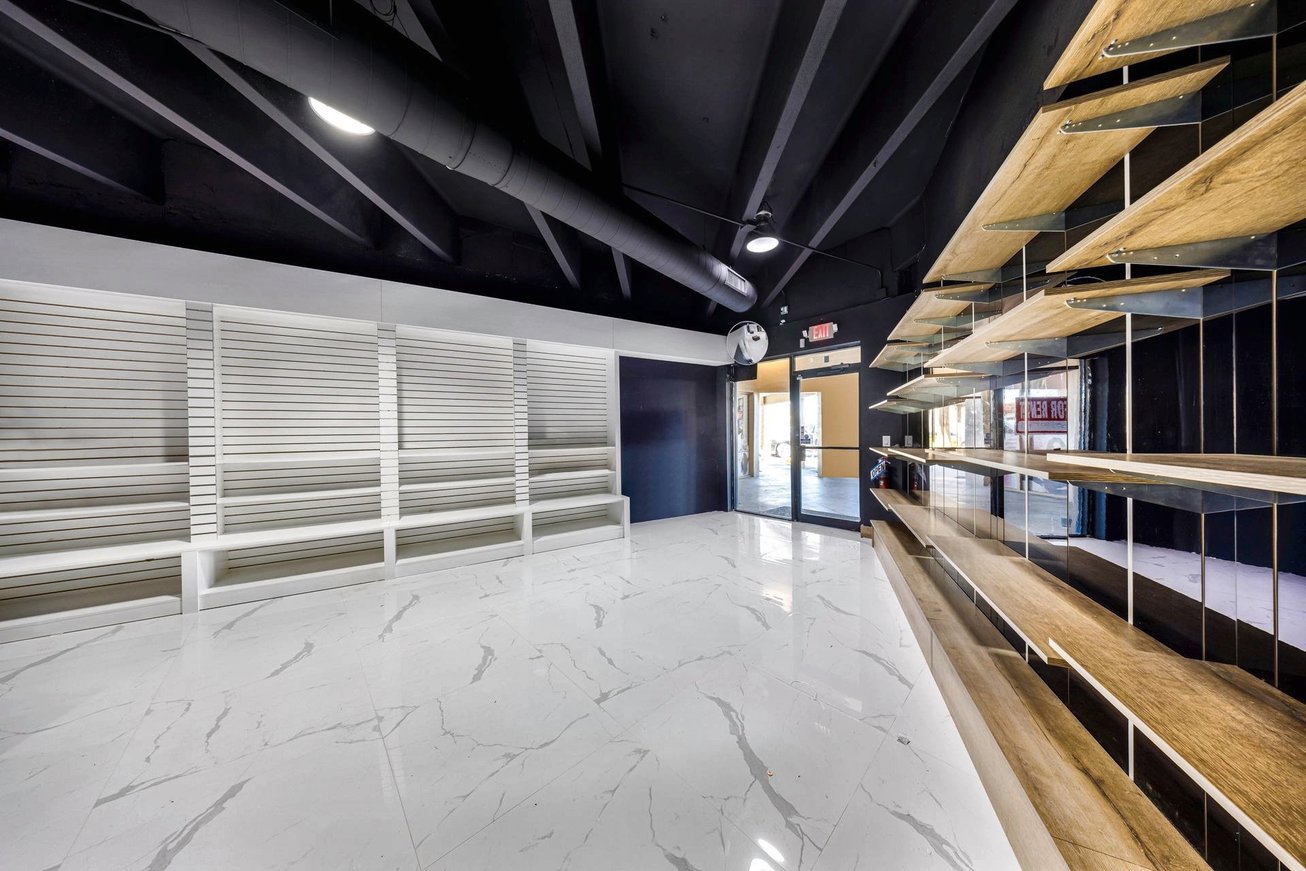 380 E 9th St, Unit 6 Retail