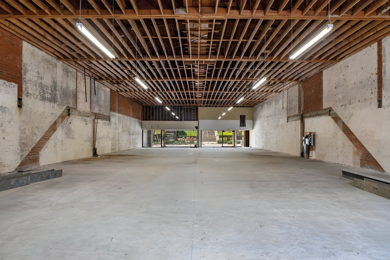 396 South Lake Avenue Retail