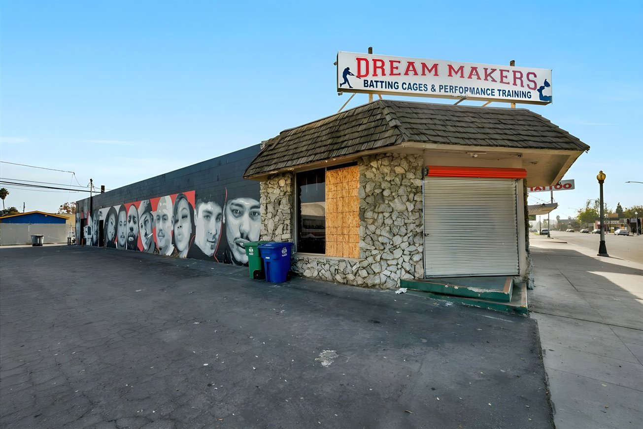 426 North Blackstone Avenue Retail