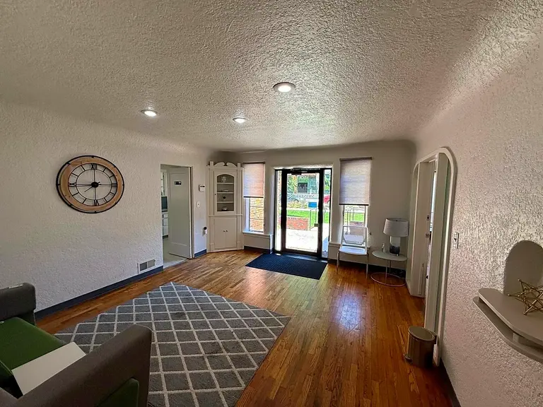 501 W. Grove Street Office photo 4