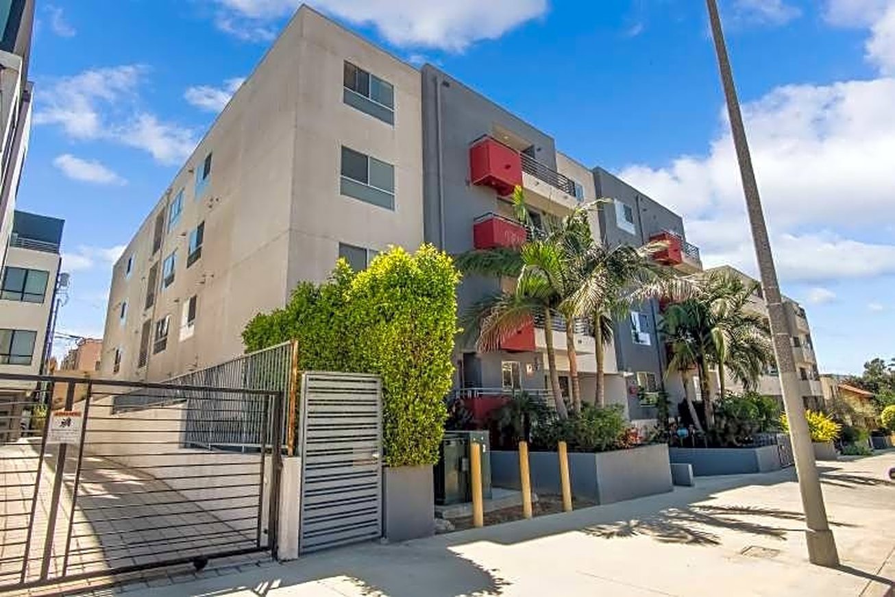 5026 Rosewood Avenue Multifamily photo 2