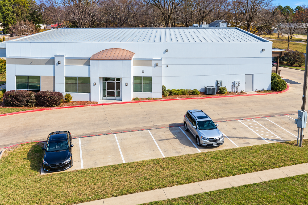 600 N Stemmons Freeway Retail