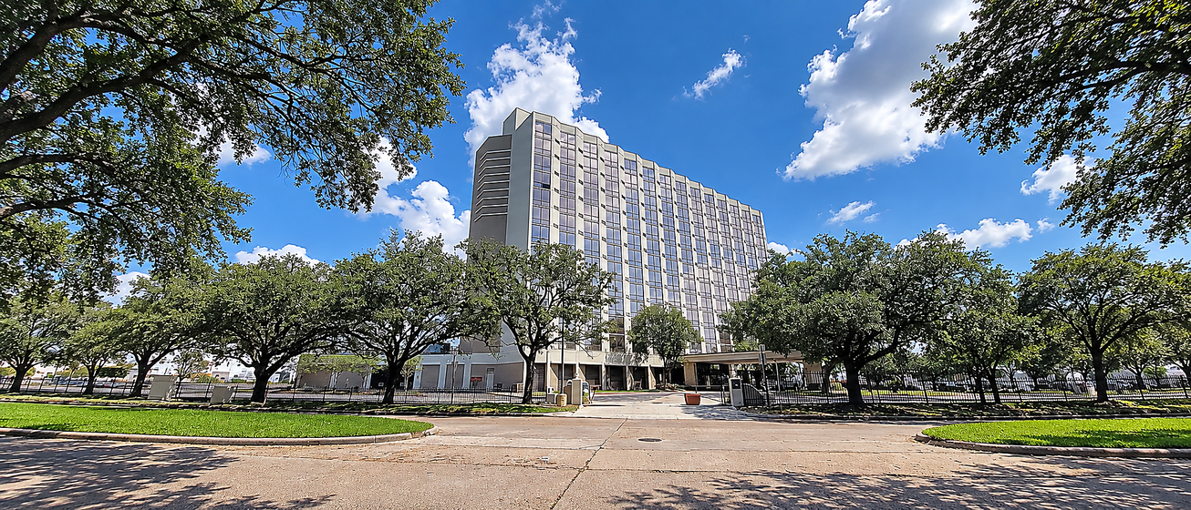 6780 Southwest Freeway Office