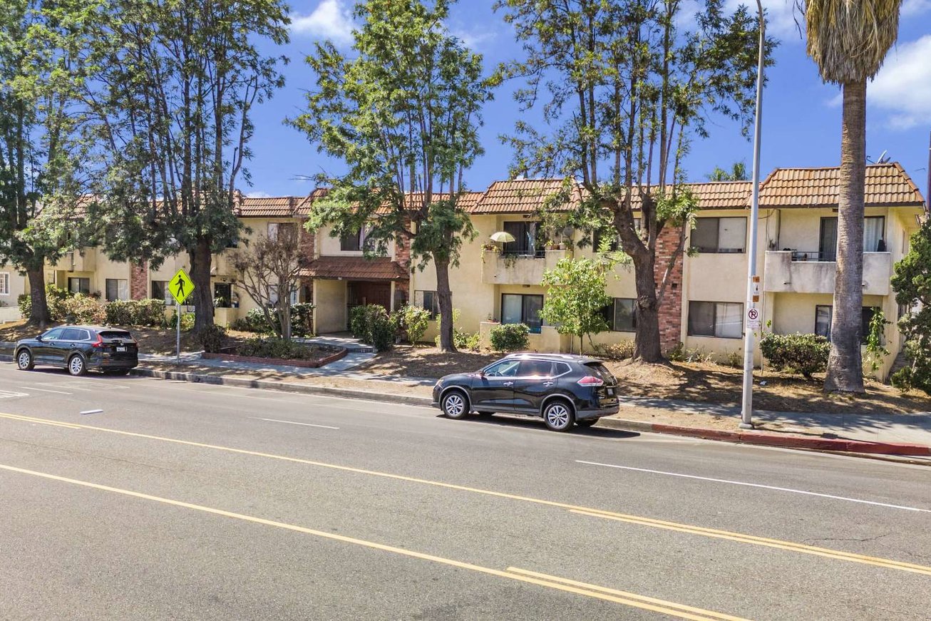 7061 Whitsett Ave Multifamily