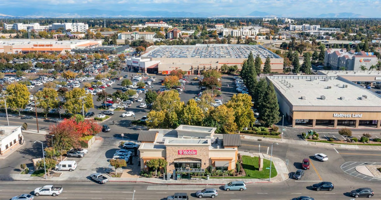 7090 N Blackstone Ave Retail