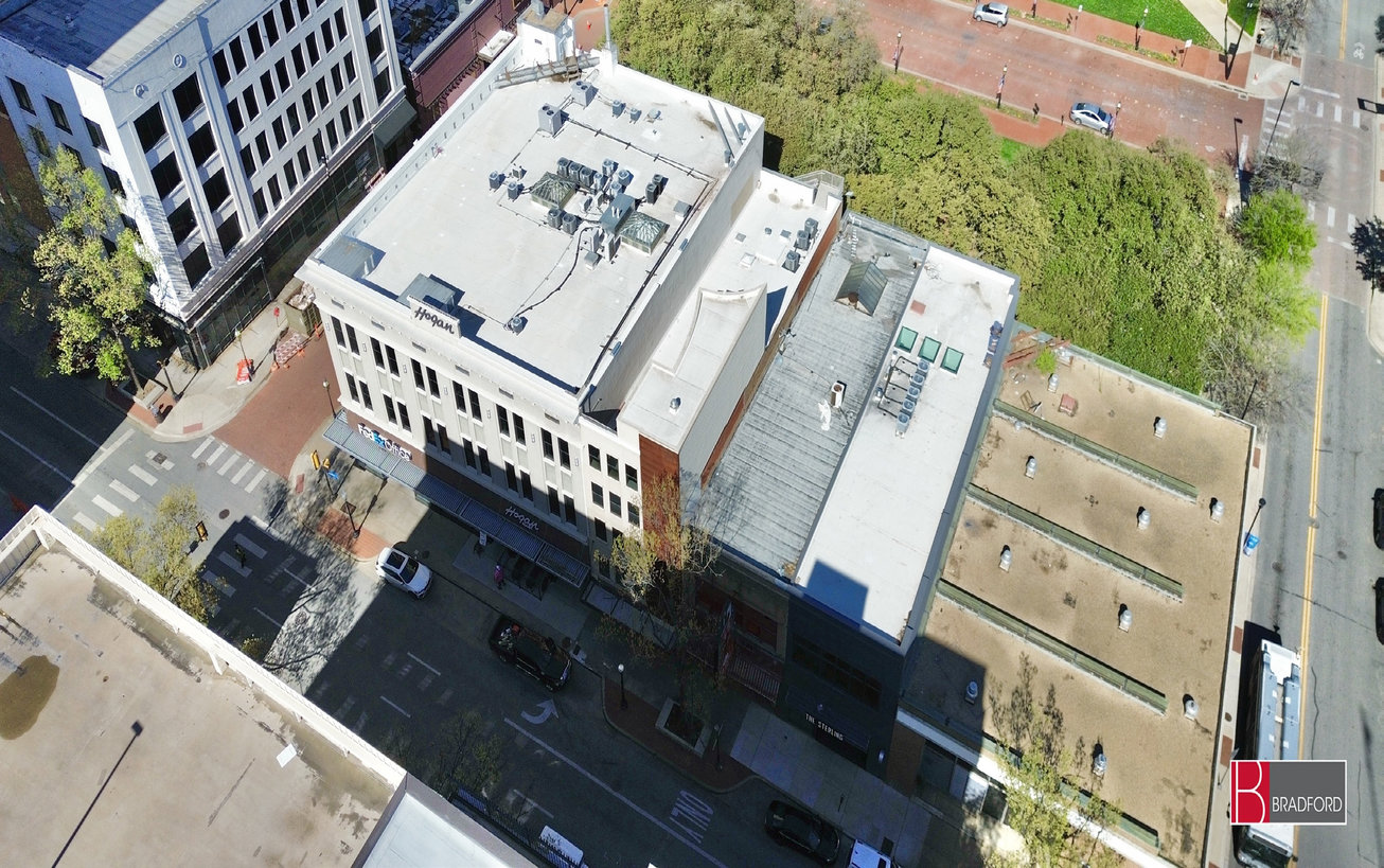 907 Houston Street Office