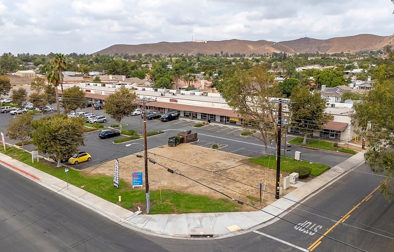 9415 Mission Boulevard Retail photo 1