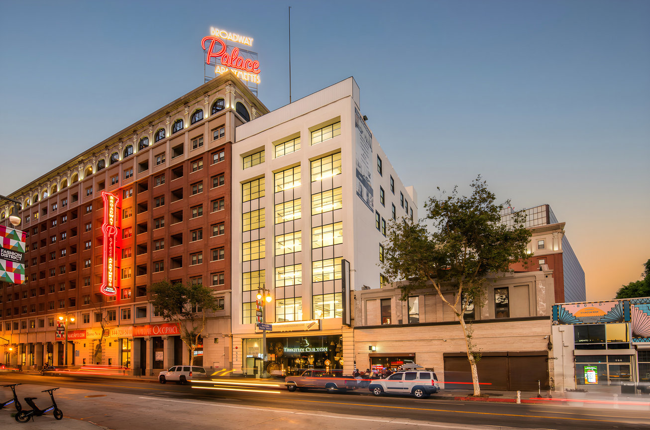 950 South Broadway Retail