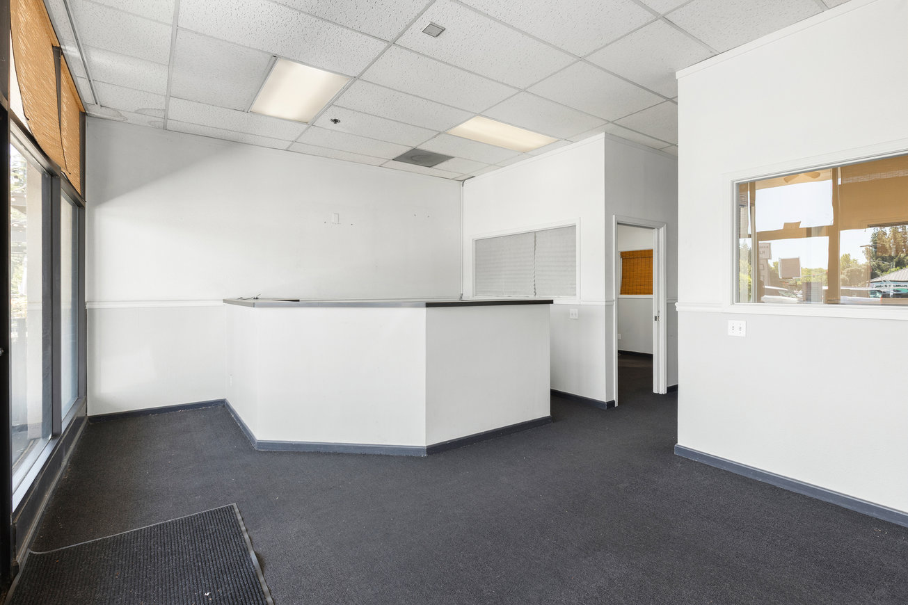 976 Mangrove Avenue Retail