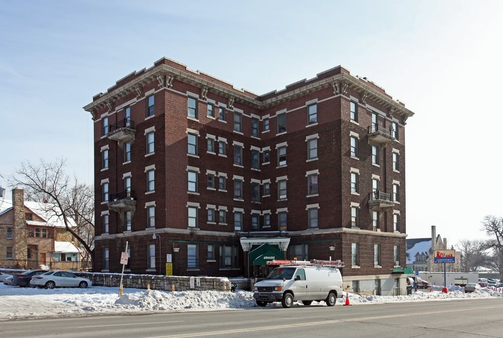 Armaine Apartment Building - Image 2
