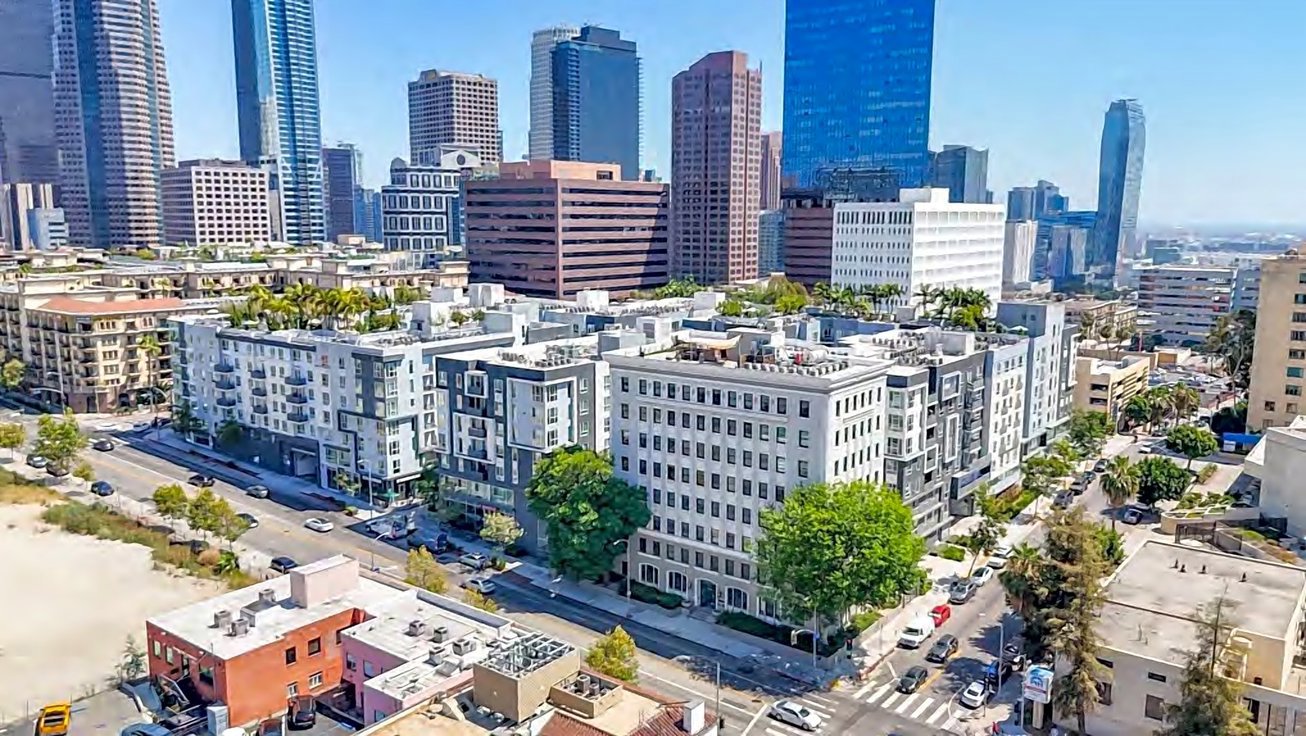 1120 W 6th St Retail