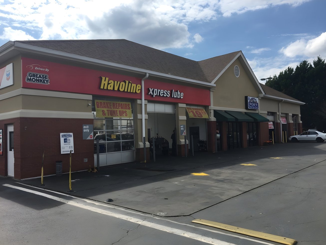 652 Riverstone Parkway (Canton Hwy) Retail