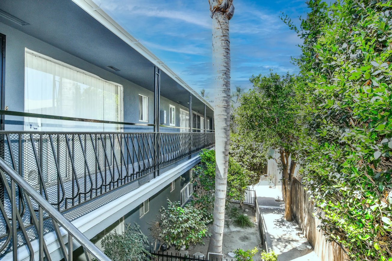 2015 Cedar Ave, Long Beach, CA, For Sale, Image-2