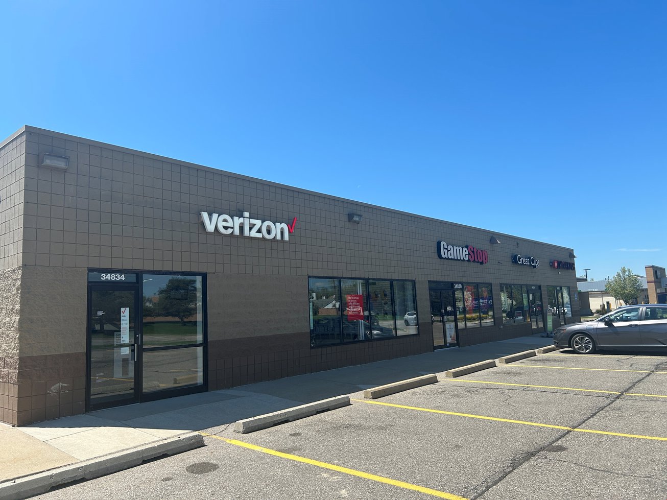 34720–35000 23 Mile Road Retail